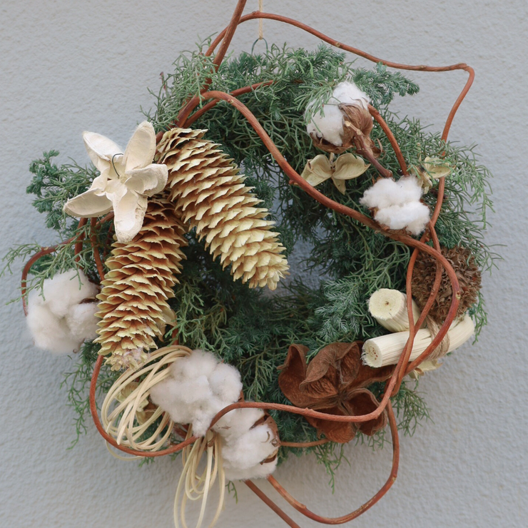 ホワイトオーナメントのクリスマスリース