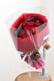 〈プロポーズやバレンタインに〉ダズンローズ/12本のバラの花束 - BLOOM&STRIPES オンラインショップ